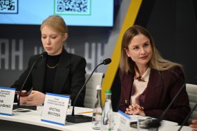 Аліна Коновальченко, Крістіна Мікулова