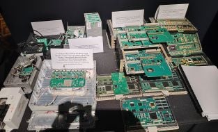 Зразки електронних плат - начиння збитих російських ракет і дронів