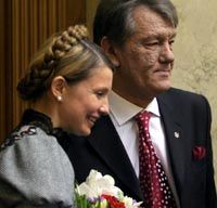 Ющенко поздравил Тимошенко с днем рождения