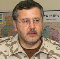 Гриценко наградит журналистов за вариации на тему оружия
