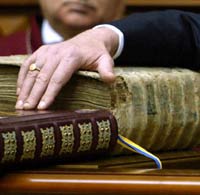 Українці не хочуть перетворювати Ющенка на англійську королеву (соцопитування) 