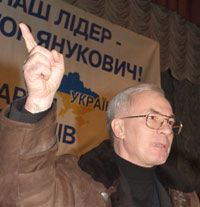 Азаров улетел в Сингапур и Бруней