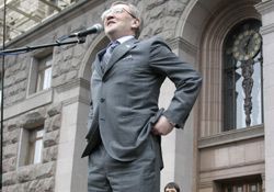 Черновецький вестиме прийом на сходах