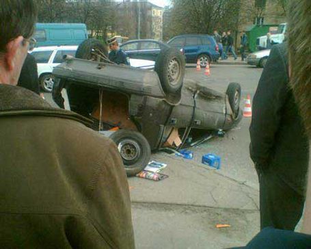 У Києві вщент розбилася іномарка (фото)