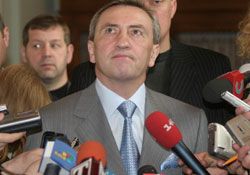 Черновецкий заявляет о “яростном давлении”