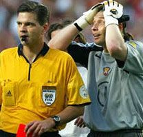 Суддя фіналу Ліги чемпіонів визнав вилучення воротаря ”Арсеналу” помилковим
