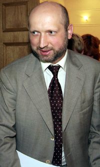 Турчинов хочет, чтобы Янукович был счастлив и не голоден