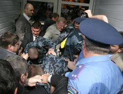 В Днепропетровске побили народных депутатов?