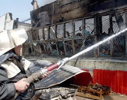 Пожежні гасять ”Мівіну” вже півтори доби