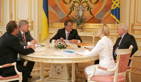 ”Тройка” наконец поделила должности?