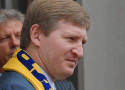Ахметов свел политику к футболу