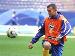 Андрей Шевченко постригся ”практически налысо”