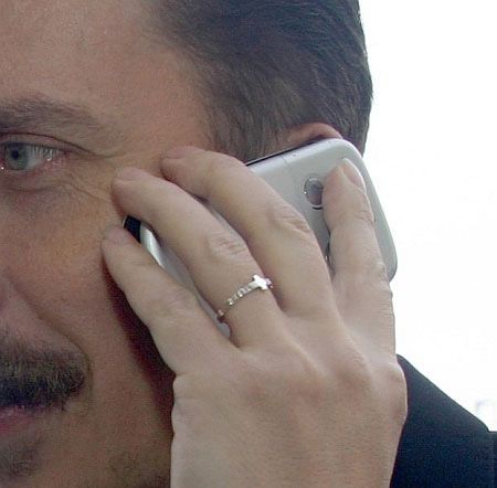 Какими мобилками пользуются народные депутаты (фоторепортаж)