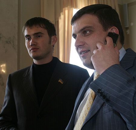 Какими мобилками пользуются народные депутаты (фоторепортаж)