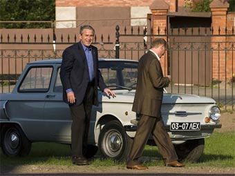 Путин показал Бушу свой ”Запорожец” (фото)