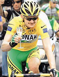 Перемогу на ”Тур де Франс” святкував американець