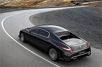 Peugeot представить задньомоторний купе потужністю 700 к.с. (фото)