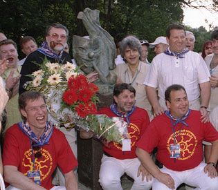 На открытии памятника трубке Александра Ширвиндта в Ялте (фоторепортаж)