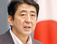 Прем`єр Японії покарав себе на три зарплати 