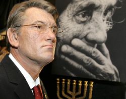Ющенко наградил президента Российского еврейского конгресса