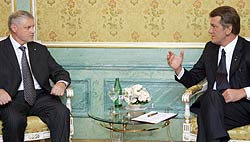 Ющенко и Миронов обсудили весь спектр: проблем никаких, одни вопросы