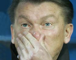 Олег Блохін стежить за грою збірної України у матчі з  шотландцями. Київ, 11 жовтня