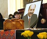 Президент з дружиною вшанували пам’ять депутата Оробця