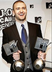 Тріумфатором MTV Europe Music Awards став ведучий церемонії (фото)