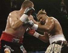 Бриггс отправил Ляховича в нокаут за пределы ринга (фото)