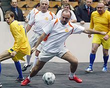 Наша Україна поклала на лопатки регіоналів і соціалістів