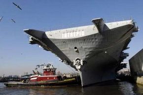 Авіаносець застряг у нью-йоркській грязюці (фото)