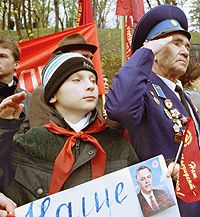 Колона комуністів прибула на Європейську площу