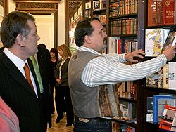 Ющенку вручили читацький квиток