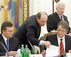 Янукович влаштував на засіданні РНБО ”бунт на кораблі”