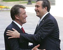 Ющенко и Саакашвили стали кумовьями