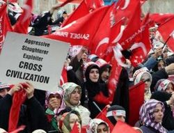Турецкие исламисты вышли на многотысячную акцию протеста