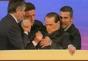 Берлусконі знепритомнів під час виступу (фото)