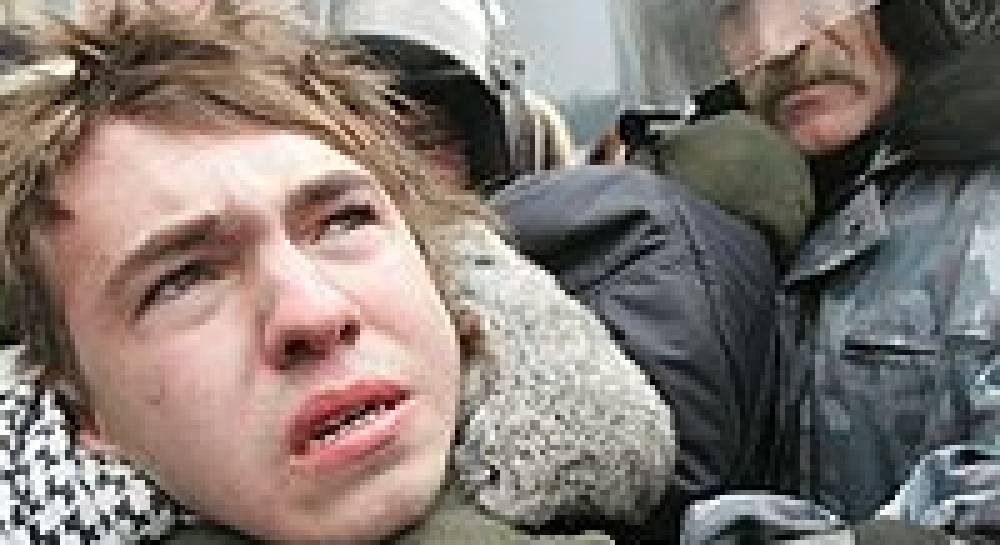 Люди Корчинского забросали коммунистов дымовыми шашками (фоторепортаж)