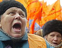 На Хрещатику 5 тисяч людей кричать ”Геть команду Черновецького!”