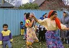 Медики сделали цыганам флюорографию та маммографию