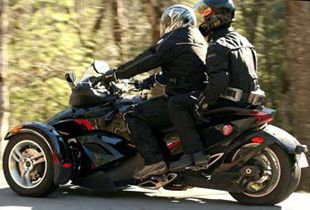 Bombardier готовит трехколесный мотоцикл (фото)