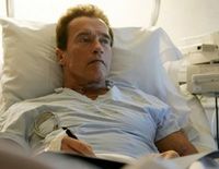 Шварценеггер будет принимать присягу на костылях