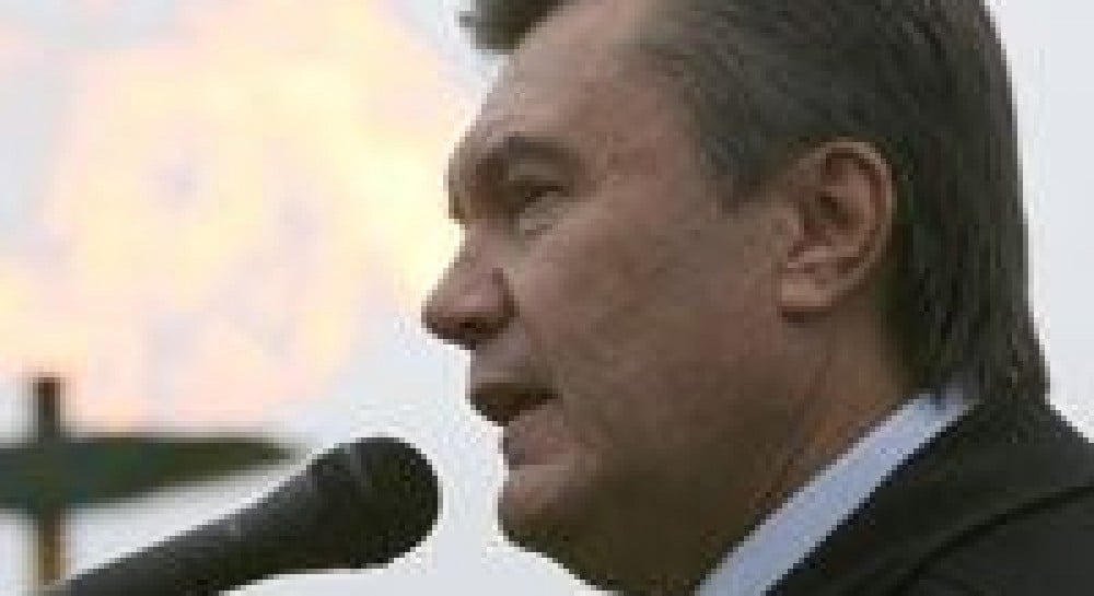 Янукович не осилил слова Азербайджан, и решил, что жонглеры ходят с жердинами