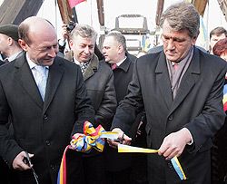 Ющенко окроет мостовой переход через Тису 