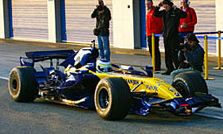 Renault, McLaren и BMW показали свои новые болиды (фото)