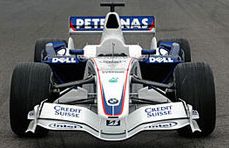 Renault, McLaren и BMW показали свои новые болиды (фото)