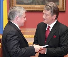 Анатолій Кінах, Віктор Ющенко