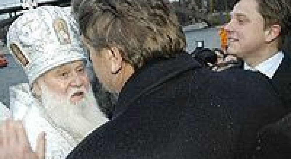 Ющенко составил компанию бабе Параске (фоторепортаж)