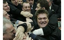 Закон об императивном мандате: депутаты-перебежчики стучатся обратно?