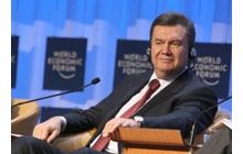 Януковичу подарили портфель и показали живого Коэльо (фоторепортаж из Давоса)
